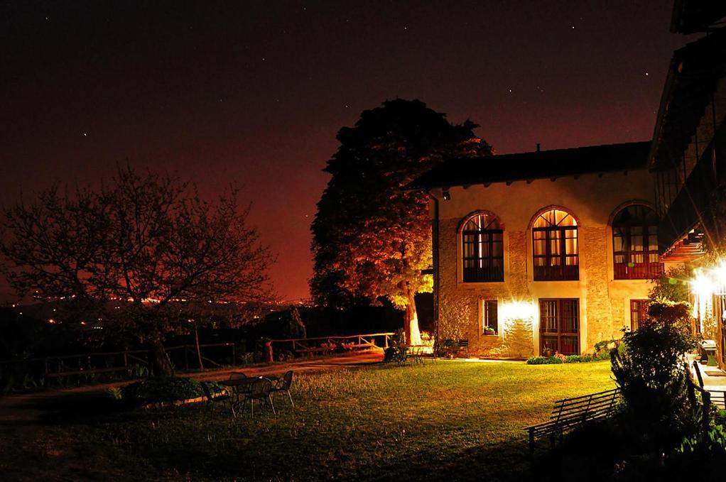 Casa Branzele Bed and Breakfast Trezzo Tinella Exteriör bild