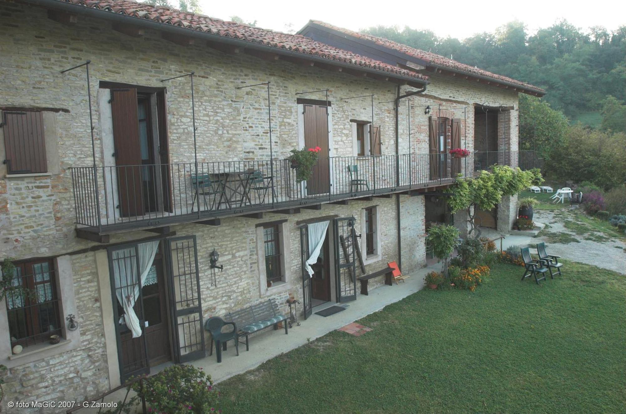 Casa Branzele Bed and Breakfast Trezzo Tinella Exteriör bild