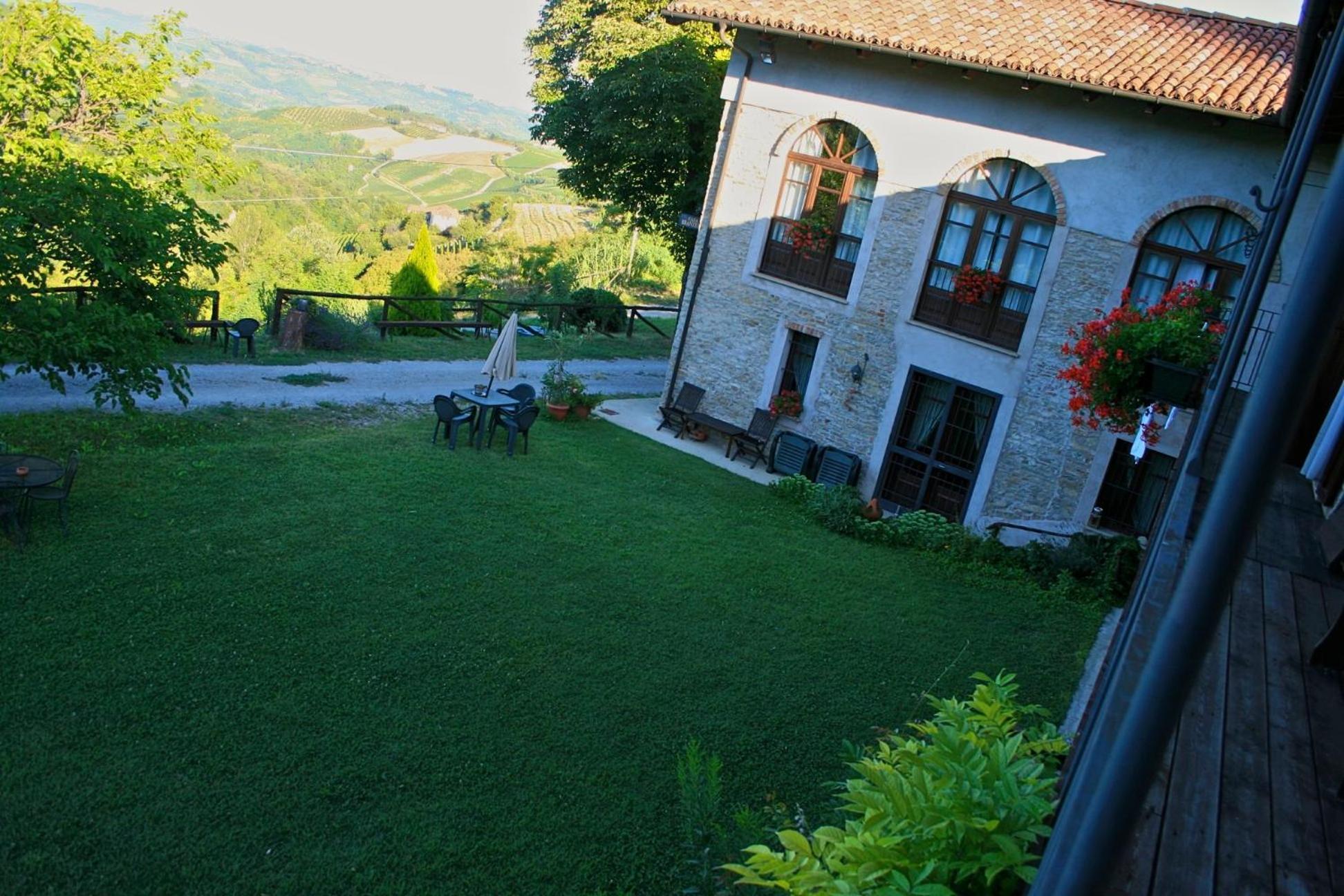 Casa Branzele Bed and Breakfast Trezzo Tinella Exteriör bild