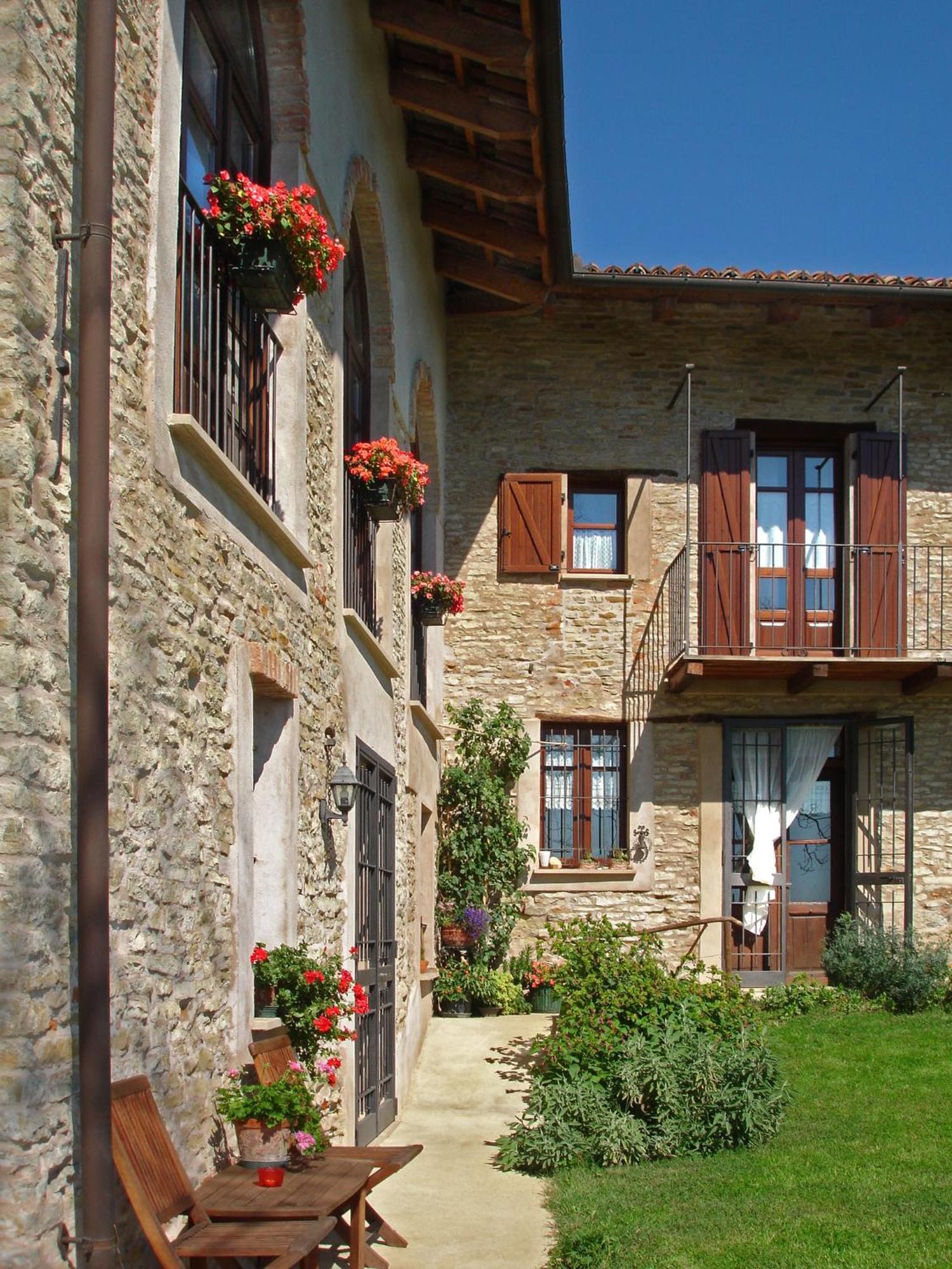 Casa Branzele Bed and Breakfast Trezzo Tinella Exteriör bild